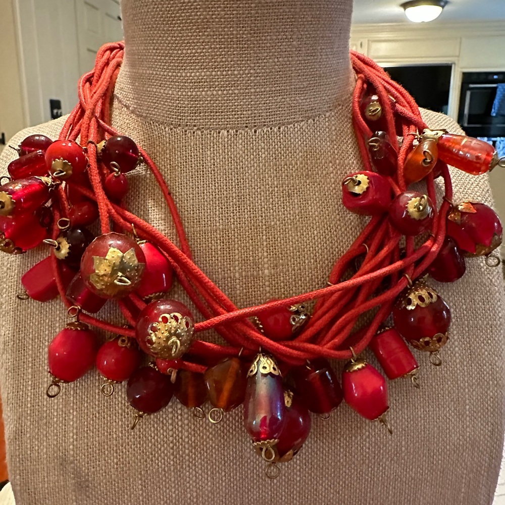 Beautiful, vintage Manouk 21" necklace with adjustable clasp.
